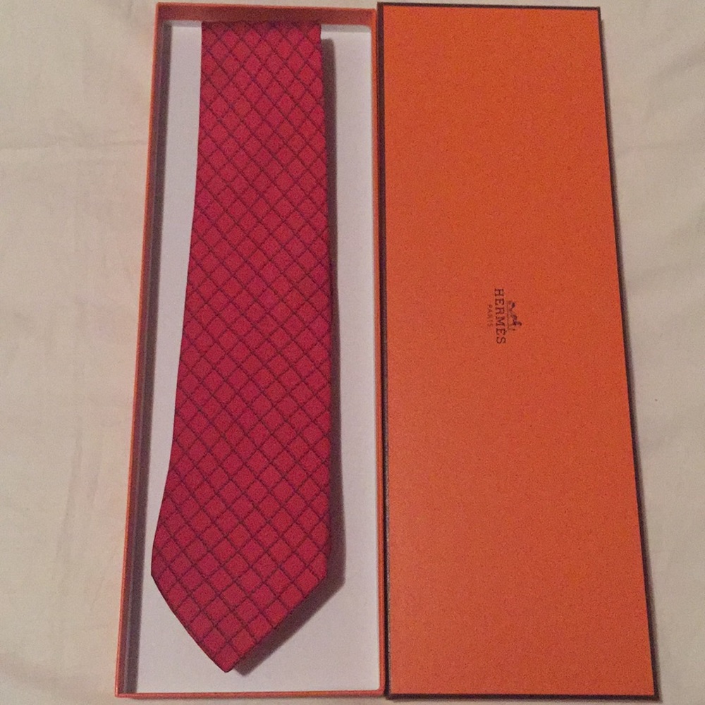 Hermès Red tie with original Hermès weave pattern